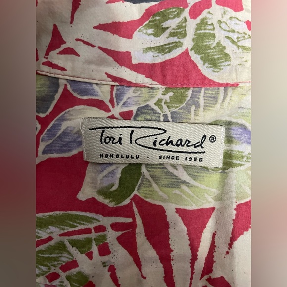 This is a Hawaiian button down shirt. - Picture 4 of 4